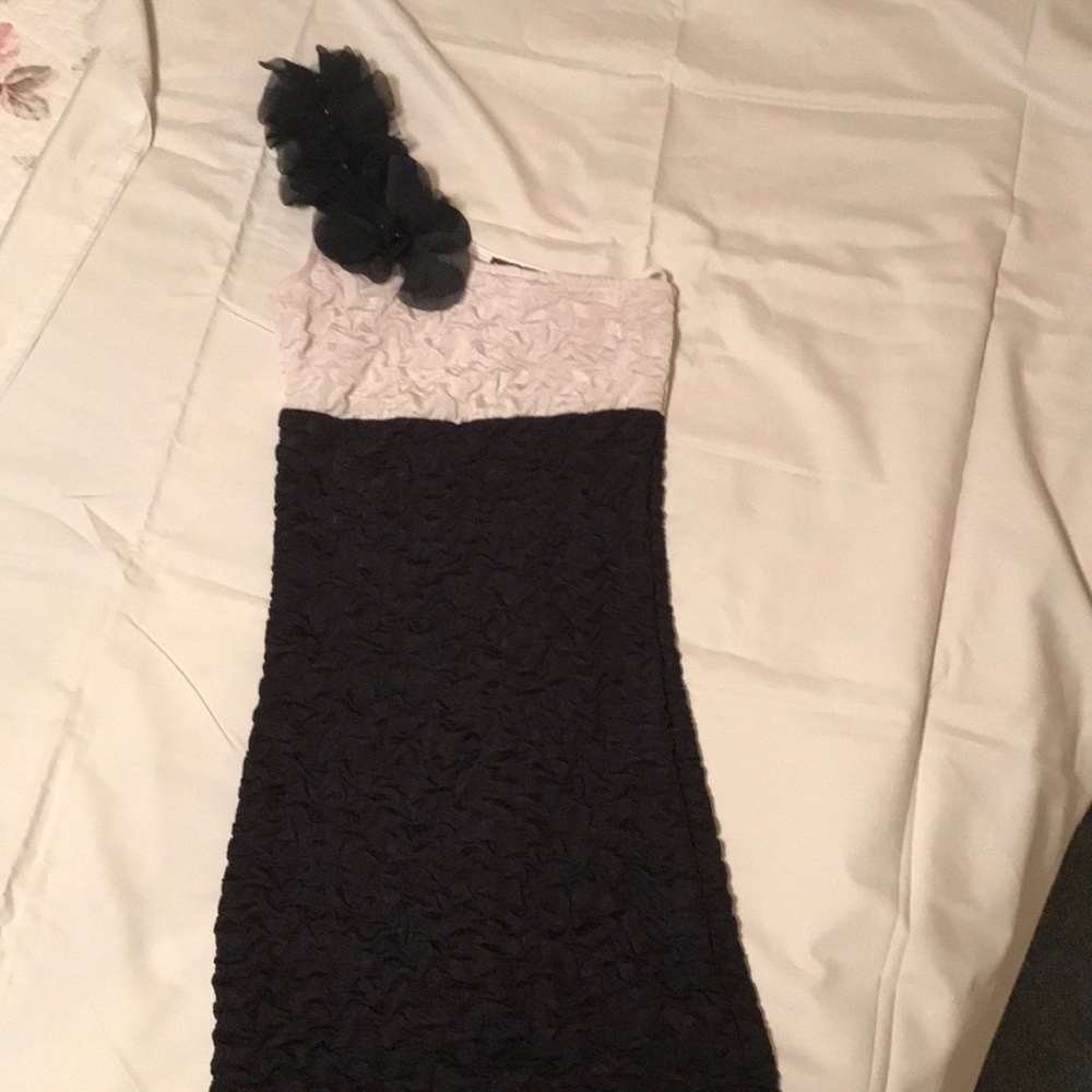 One shoulder dress! Perfect for weddings!